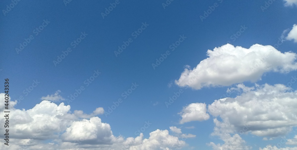 Fototapeta premium Blue and white on the sky to morning.