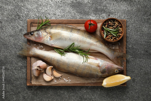 Schilderij op canvas Fresh raw pike perches and ingredients on grey table, top view
