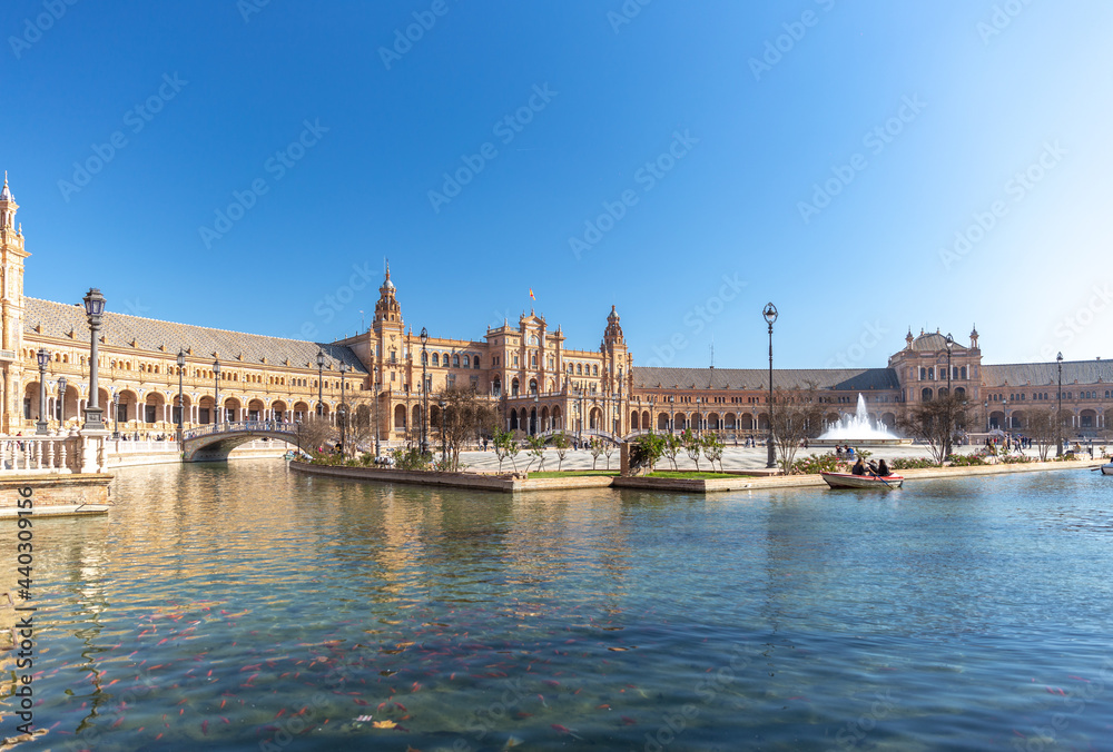 Obraz premium Beautiful and famous Spanish Square - 
