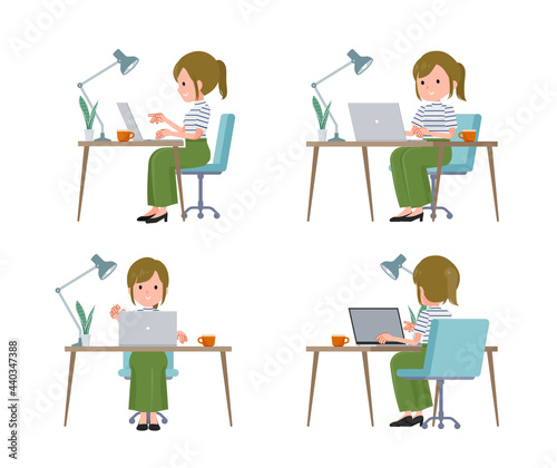 PCでデスクワークをしているカジュアルファッション女性のセット