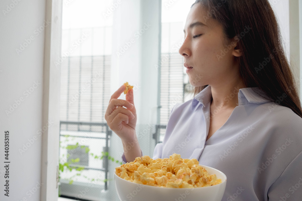 Sela breaks for work, eats popcorn and drinks water. Sela breaks for work, eats popcorn and drinks water.