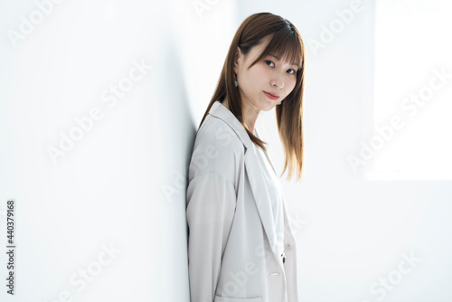 Free Download クールなビジネスウーマン - GFXLoad