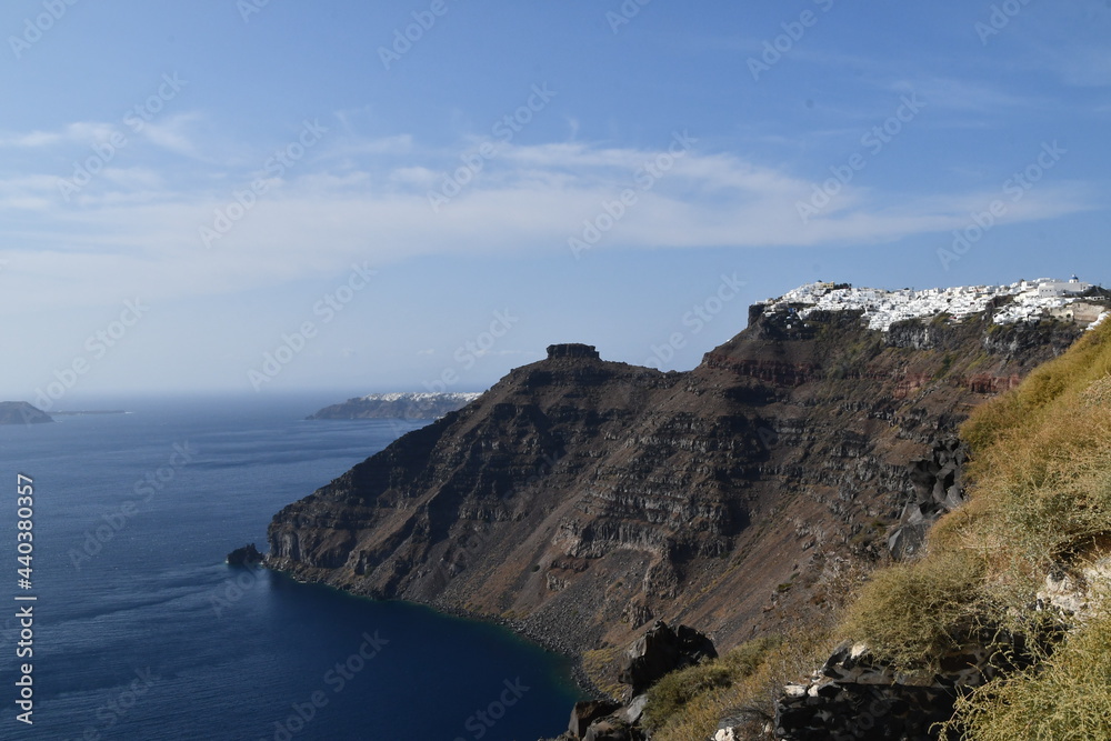 Santorin  terre volcanique merveille de la Méditéranée, le bleu le blanc et l'ocre