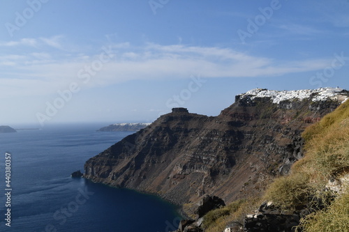 Santorin terre volcanique merveille de la Méditéranée, le bleu le blanc et l'ocre