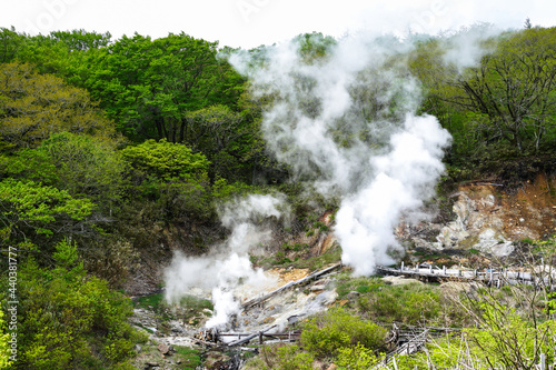 福島県・土湯温泉脇の噴気