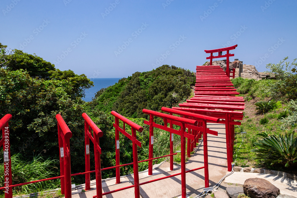 絶景の地に建つ元乃隅神社 山口県長門市 絶景の地に建つ元乃隅神社 山口県長門市