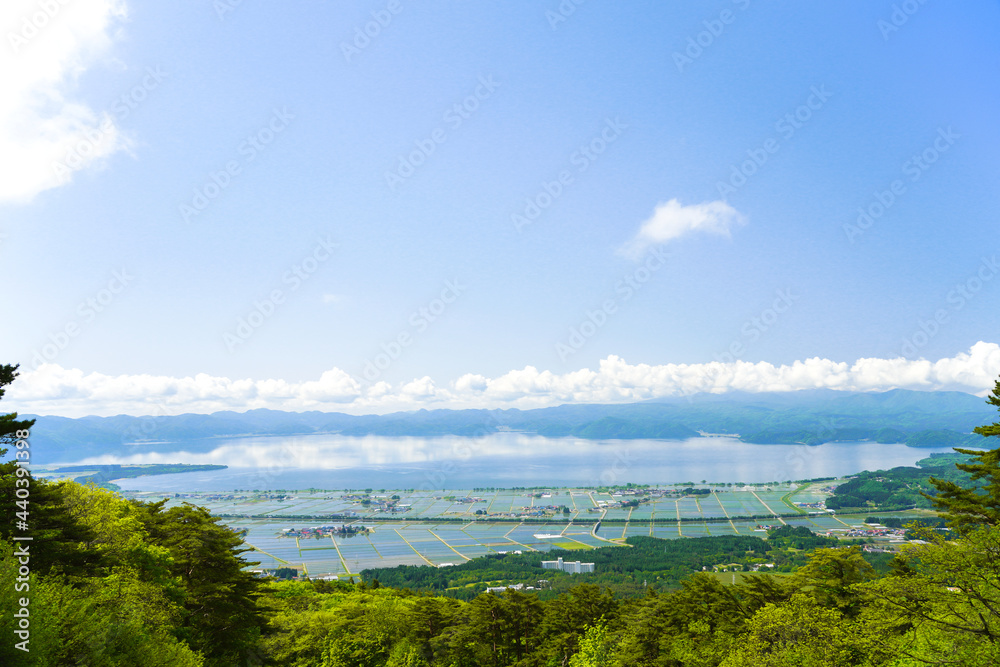 福島県・磐梯山から見下ろす田植え後の、猪苗代の町と猪苗代湖