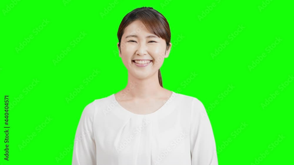 笑顔の若い女性 クロマキー合成 笑顔の若い女性 クロマキー合成