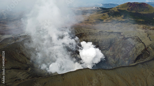 阿蘇山（高岳・中岳）登山「中岳火口の空撮」
