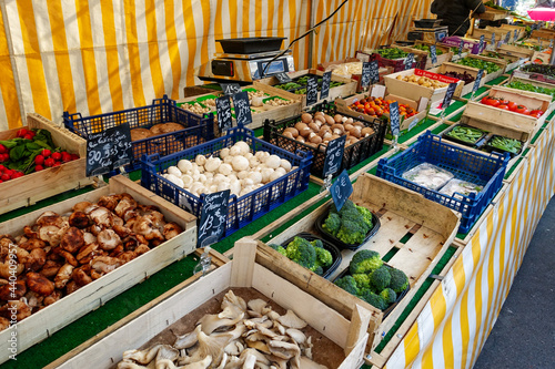 Foto パリの朝市（新鮮な野菜）、バスティーユのマルシェ（Marché Bastille）
