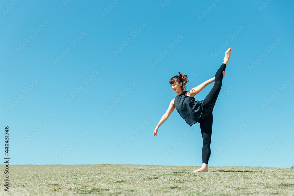 運動・スポーツ・ヨガ・クラシックバレエ・ジャンプ
