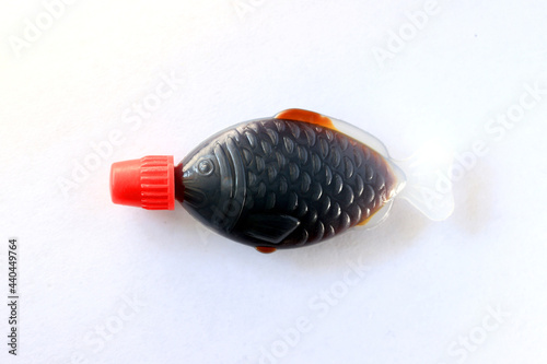 魚型の醤油差し photo