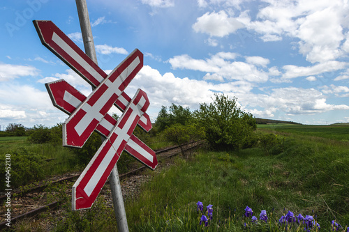 Doppeltes Andreaskreuz an einer verlassenen Bahnlinie photo