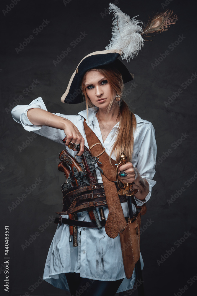 Fototapeta premium Female caribbean sailor with tricorn and pistols