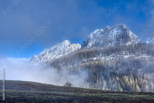 Lienzer Dolomiten, Osttirol, Rauchkofel, Tristach, Lienz, Frühjahr, Frühling, Winter, Schneeschmelze, Wetter, Sturm, Nebel, Wetterwandel, Wandel, Gipfel, Berg Fels, Steil, Felswand, Schnee, schneebede photo