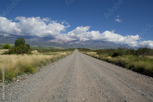 Camino de las carrera en Mendoza, Argentina. Tupungato.