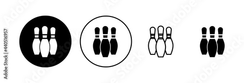 Bowling icon set. bowling ball and pin icon. bowling pins