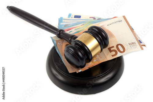 Tablou pe pânză Marteau de juge posé sur son socle avec une liasse de billets de banque en euro