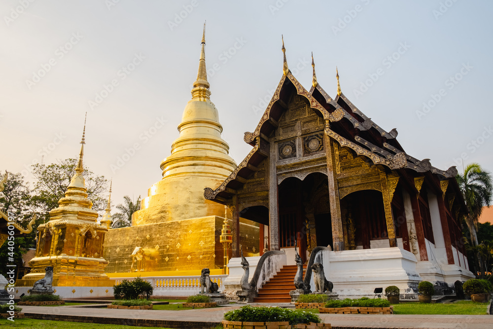 Naklejka premium Wat Rra Singha tample landscape