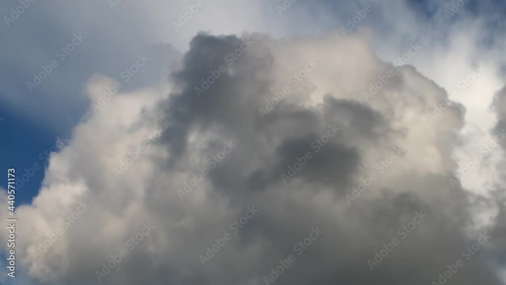 380_0653_01Time lapse, high fluffy clouds over blue sky 380_0653_01Time lapse, high fluffy clouds over blue sky