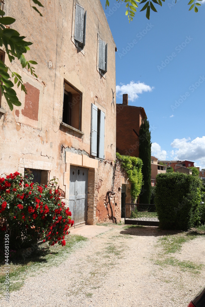 Fototapeta premium View of the city of Roussillon