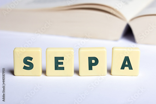 SEPA in Buchstaben mit Buch im Hintergrund