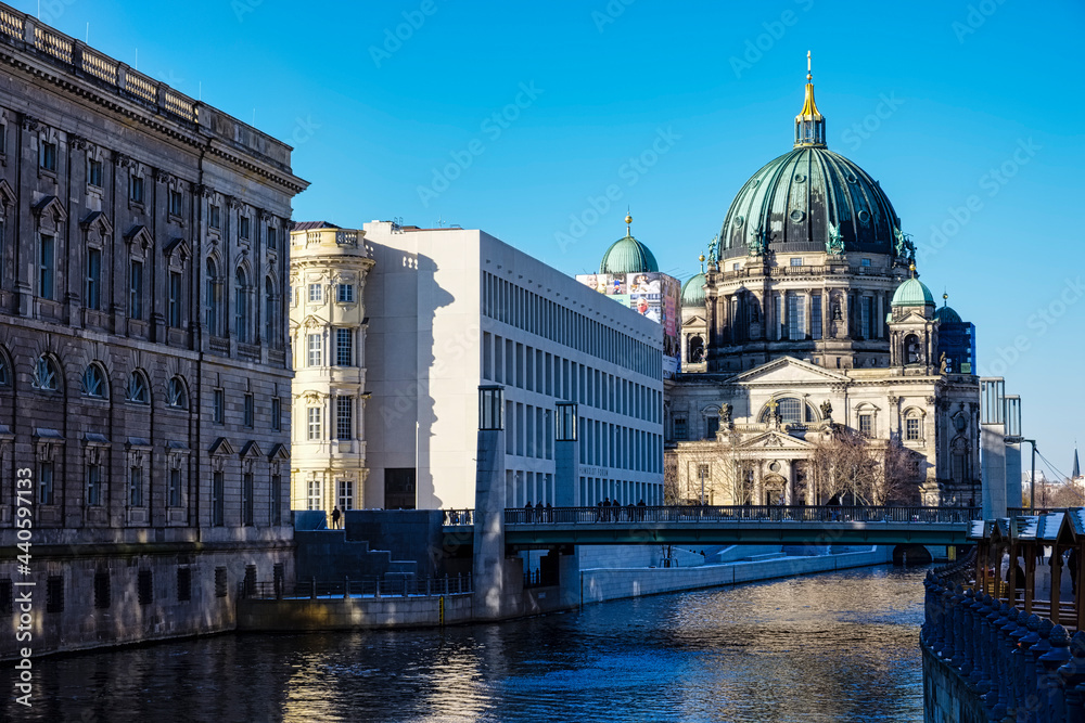 Rathausbrücke vor Schloss und Dom, Berlin, Deutschland