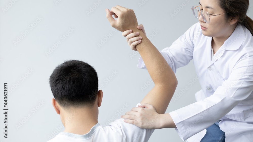 Obraz premium Physical therapy, Female physiotherapist treats arms and shoulders pain for a male patient attending in clinic, Bone arrangement, Non-surgical medical treatment, Modern medical techniques.