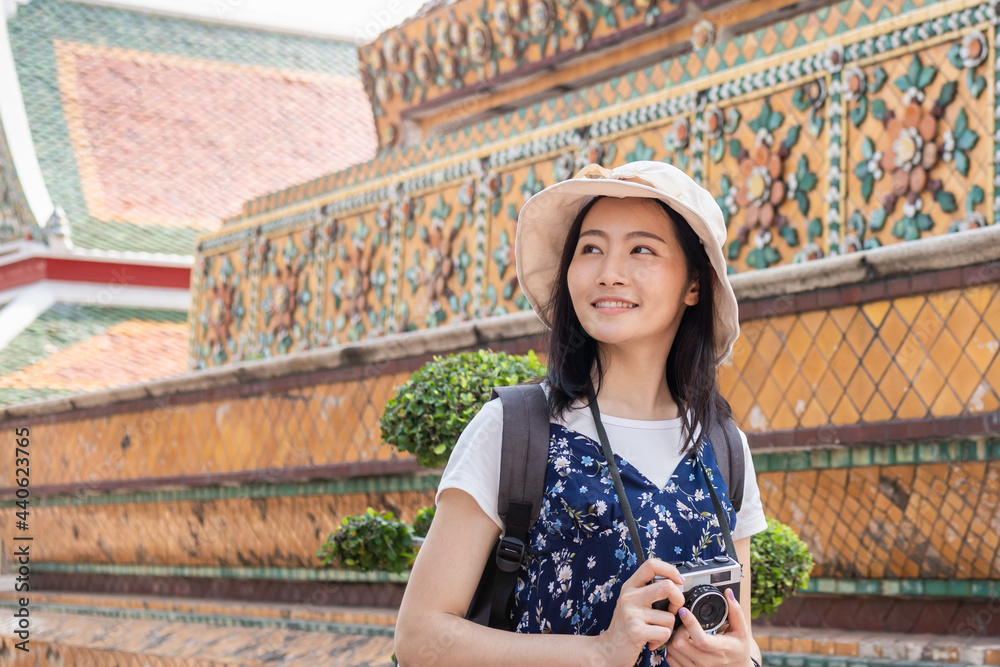 Obraz premium Traveler, travel young asian woman or girl use camera take photo at pagoda temple, city tourism, happy on sunny day..Guide backpacker tourist, holiday trip,summer or vacation, hobby concept.