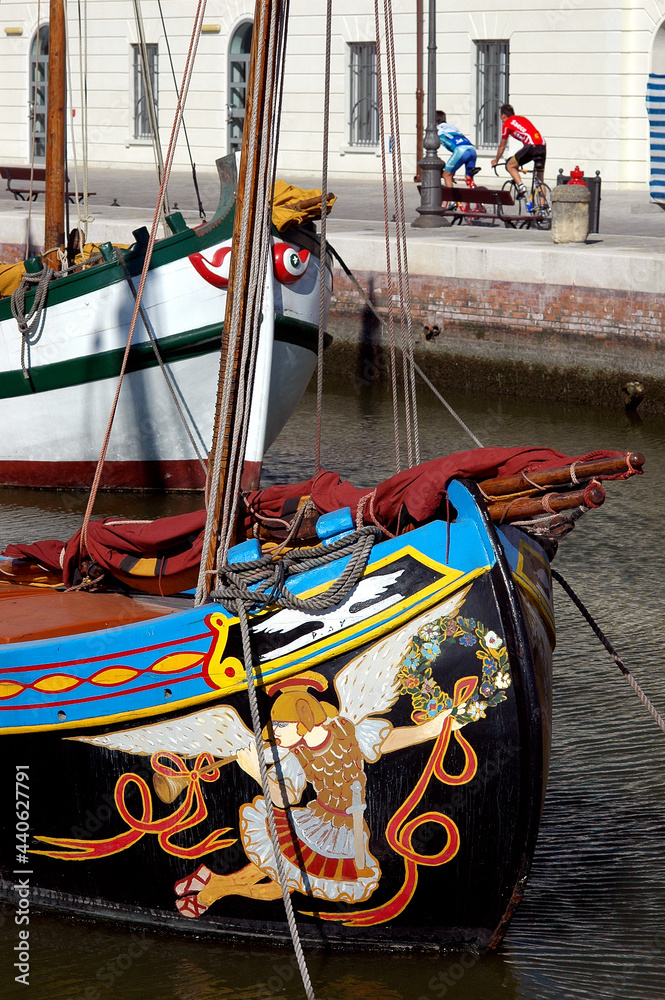 Cesenatico, Rimini.Il Museo Marittimo di Cesenatico , è costituito da una sezione galleggiante, che custodisce tipiche barche da pesca ,