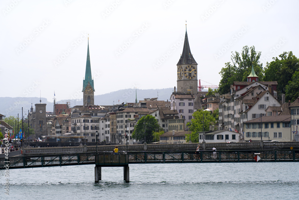Obraz premium View over the old town of Zurich with churches Fraumünster (German, translation is Women's Minster), and St. Peter at summer day. Photo taken June 20th, 2021, Zurich, Switzerland.