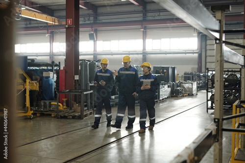 Wallpaper Mural Giving task to industrial workers Torontodigital.ca