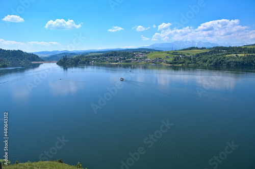 Widok na jezioro © MagicEarthPlanet