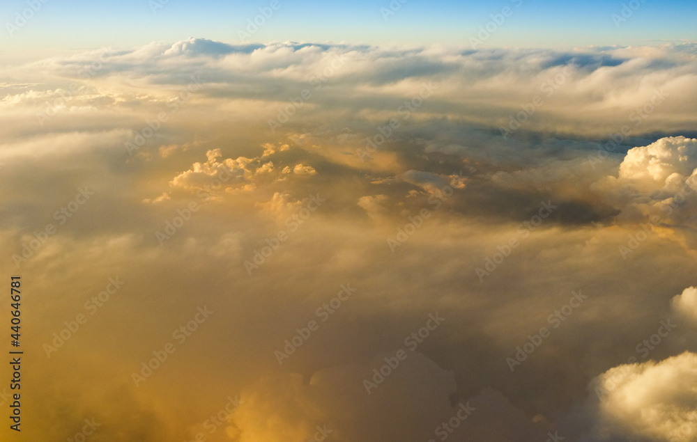 Obraz premium above the clouds at sunset