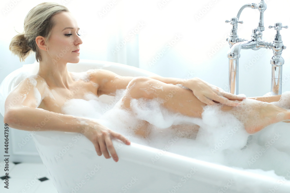 Naklejka premium Woman in a bathtub