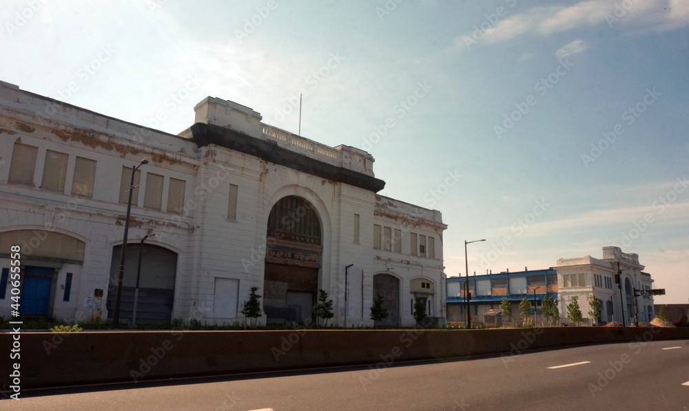 Fototapeta premium Abandoned Docks on the River in Early Morning Daylight