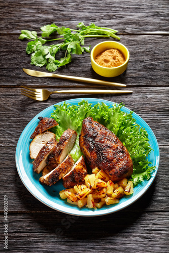 Jerk chicken breasts with grilled ananas cubes