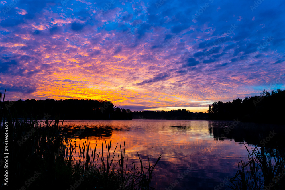 Obraz premium early morning or late evening dramatic sky over forest lake or river, summer landscape