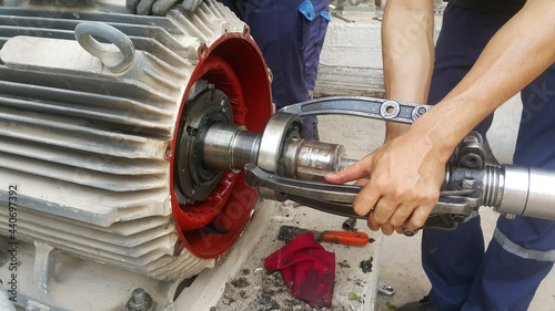 Rotor shaft and bearing for electric motor , Overhaul electric motor and change new bearing for electric motor onsite service