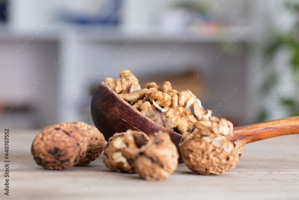 Obraz premium Walnuts on the table