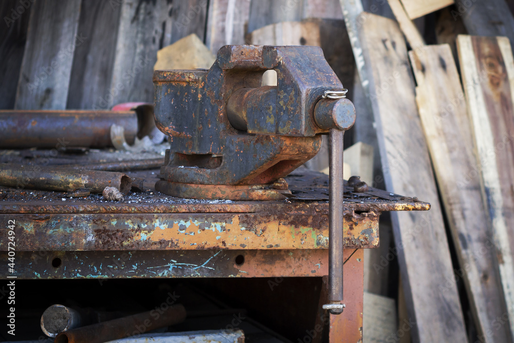 Iron vice. Accessories for manual labor. Metalworking