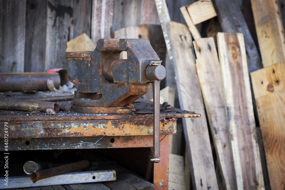 Iron vice. Accessories for manual labor. Metalworking