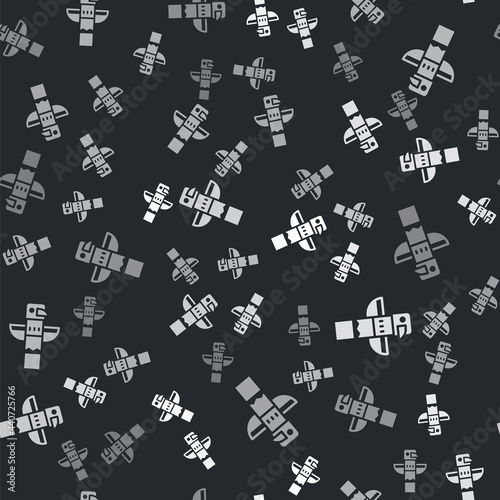 Grey Canadian totem pole icon isolated seamless pattern on black background. Vector