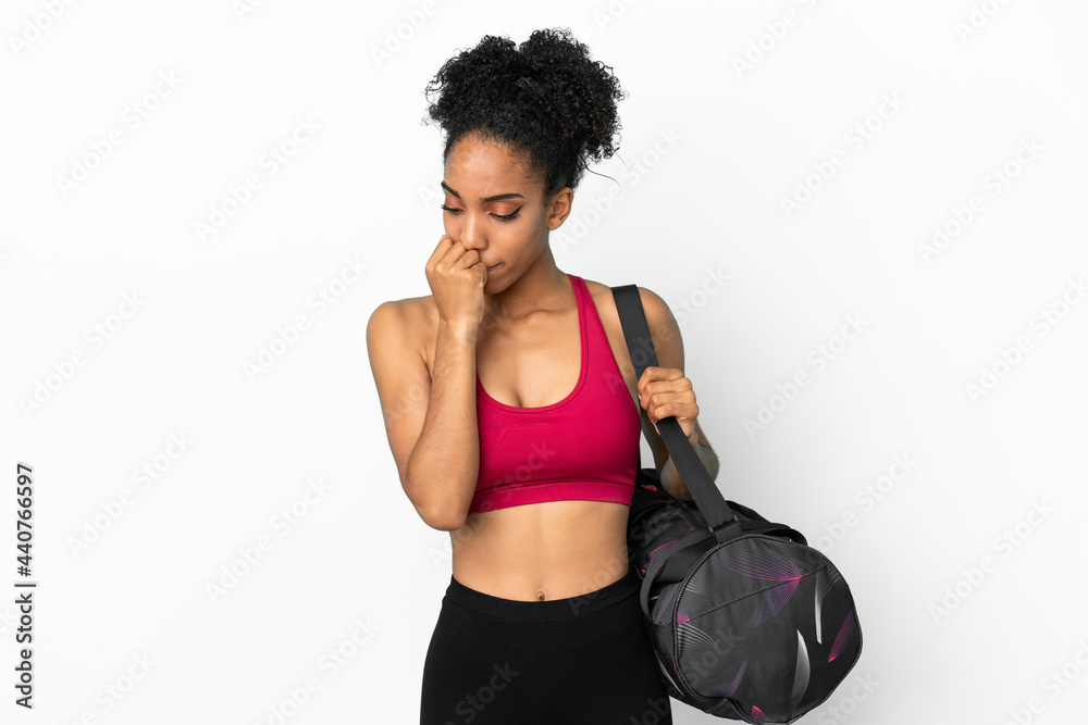 Young sport african american woman with sport bag isolated on blue background having doubts