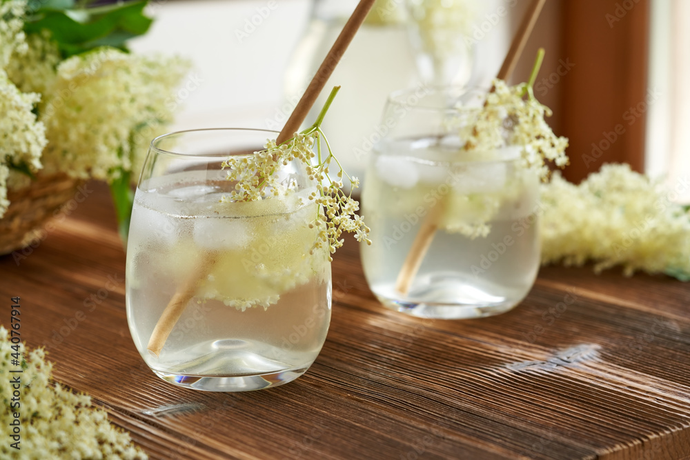 Elderflower lemonade with fresh elder flowers and zero waste paper straws Elderflower lemonade with fresh elder flowers and zero waste paper straws