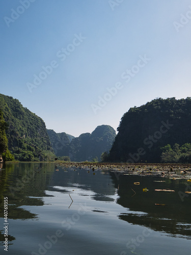 River and karst landscape near Ninh Bình, Vietnam. The area is nicknamed "the inland Ha Long Bay" © Maurice Lesca