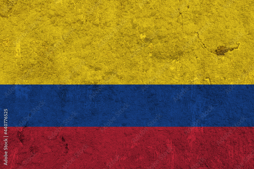 Fahne von Kolumbien auf verwittertem Beton