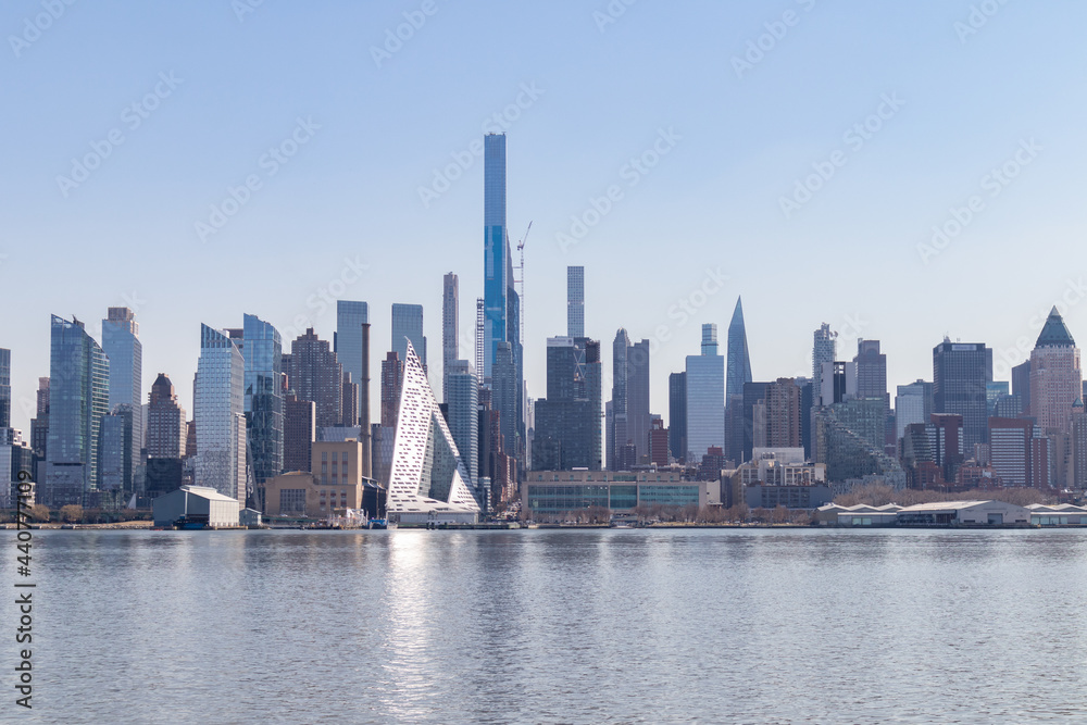 Naklejka premium Beautiful Modern Midtown Manhattan Skyline with Tall Skyscrapers in New York City