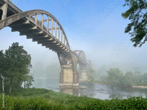 Fotografie Rainbow bridge in fog over the famous White River in Cotter, Arkansas, Trout Cap