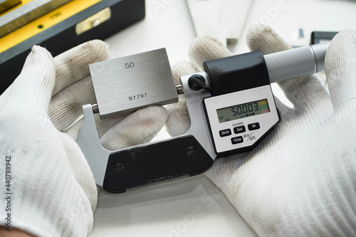 Photos Digital micrometers and digital vernier calipers perform calibration on block gr